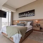 Suite 2006
